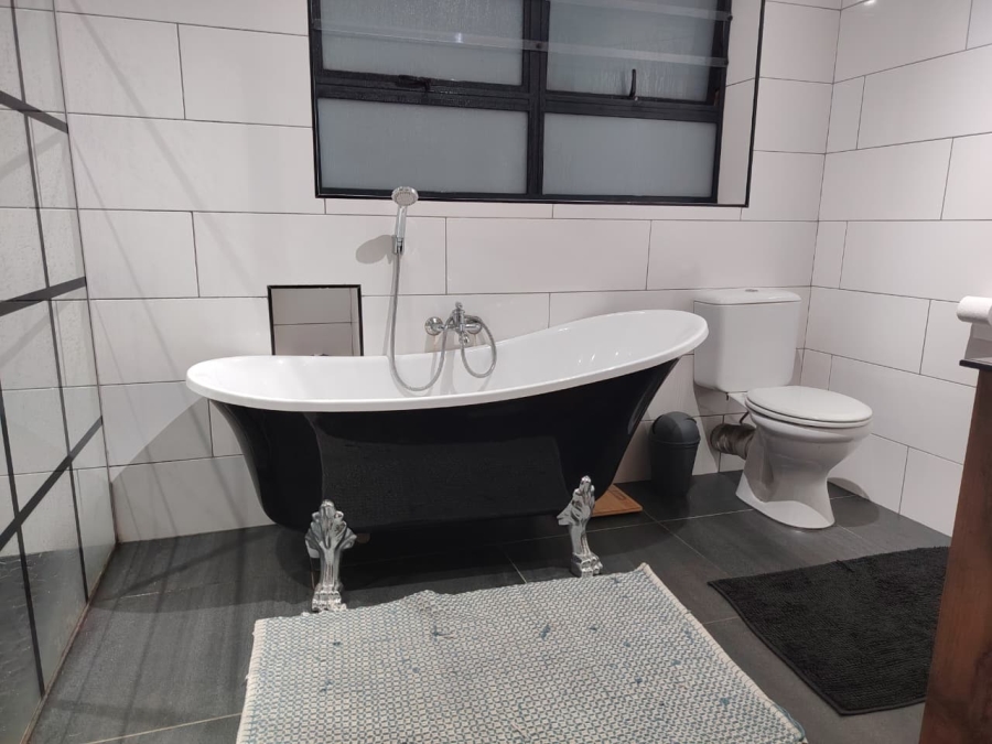 To Let 4 Bedroom Property for Rent in Loerie Park Western Cape